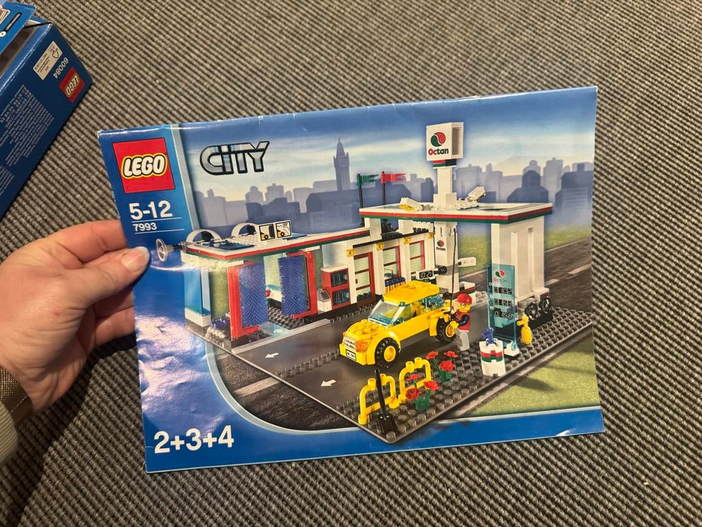 LEGO City Tankstation 7993 boekje., Ophalen of Verzenden, Zo goed als nieuw, Lego