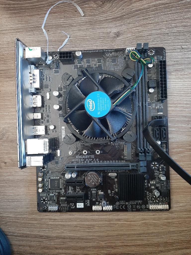 intel moederbord 1151 gigabyte incl processor, Computers en Software, Moederborden, Ophalen, LGA 1151, DDR4, Zo goed als nieuw