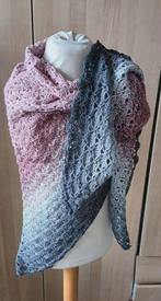 Gehaakte omslagdoek, Kleding | Dames, Mutsen, Sjaals en Handschoenen, Ophalen of Verzenden, Nieuw, Maat 46/48 (XL) of groter, Sjaal