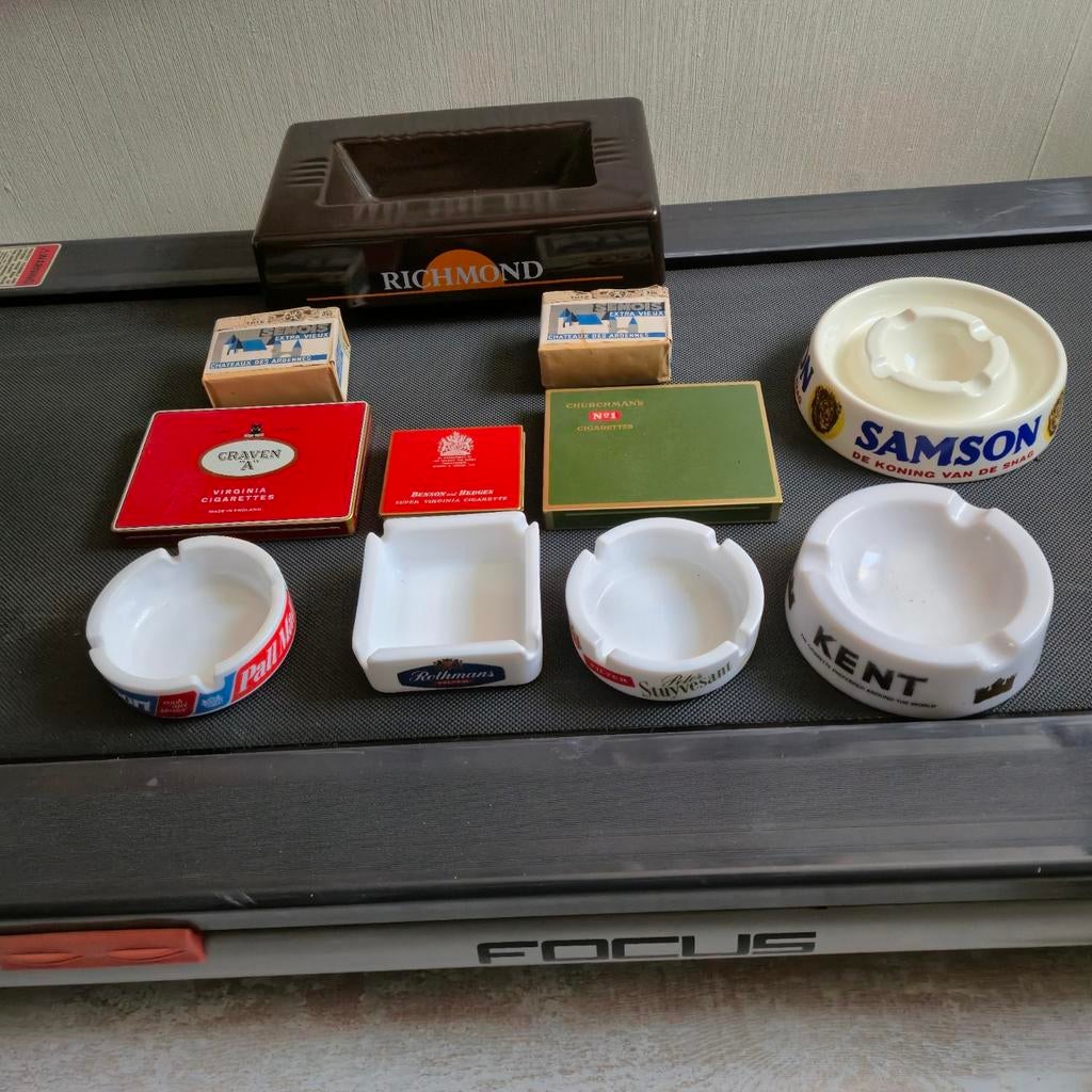 Oude sigaretten asbakken en sigaretten blikken, Ophalen, Gebruikt, Tabaksdoos of Verpakking