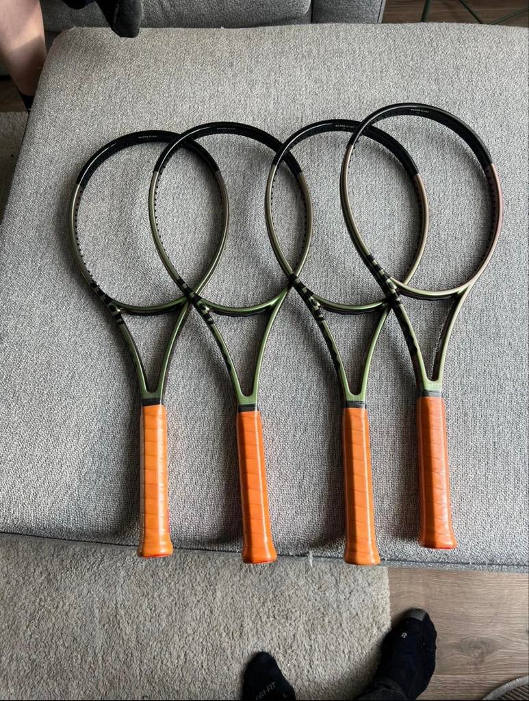 4x Wilson Blade Pro V8  Tennis Racket- 18x20, 305g, Sport en Fitness, Tennis, Gebruikt, L4, Ophalen of Verzenden, Wilson