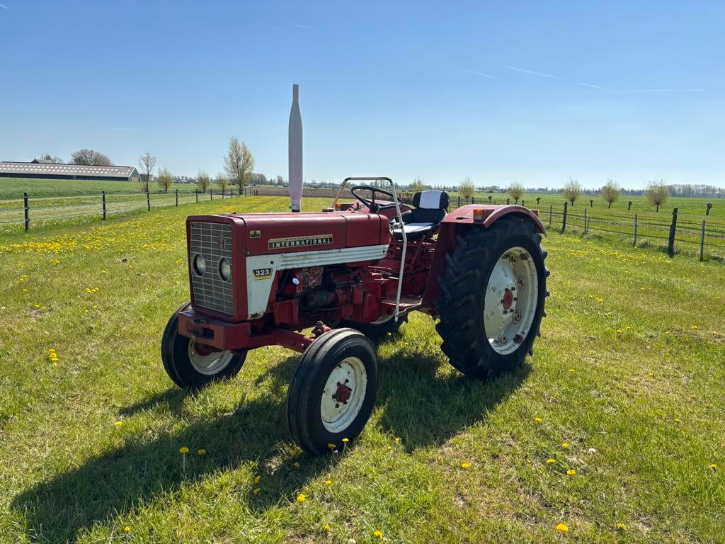 Mc Cormick International 323, Ophalen, Gebruikt, McCormick, Tot 80 Pk