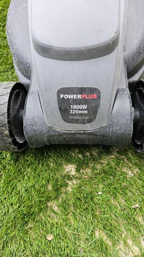PowerPlus grasmaaier 1000W 320mm - Zo goed als nieuw, Ophalen, Cirkelmaaier, Elektrische grasmaaier, Zo goed als nieuw