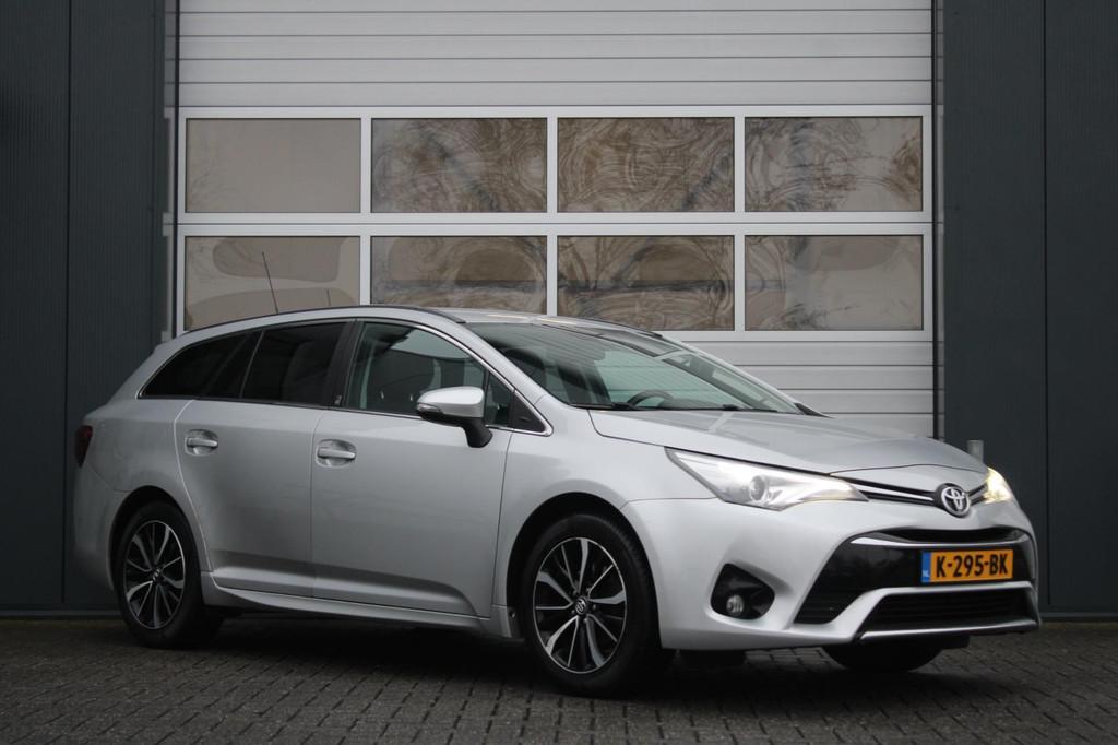 Toyota Avensis Touring Sports 1.8 VVT-i SkyView Edition Came, Voorwielaandrijving, Stof, 4 cilinders, Handgeschakeld