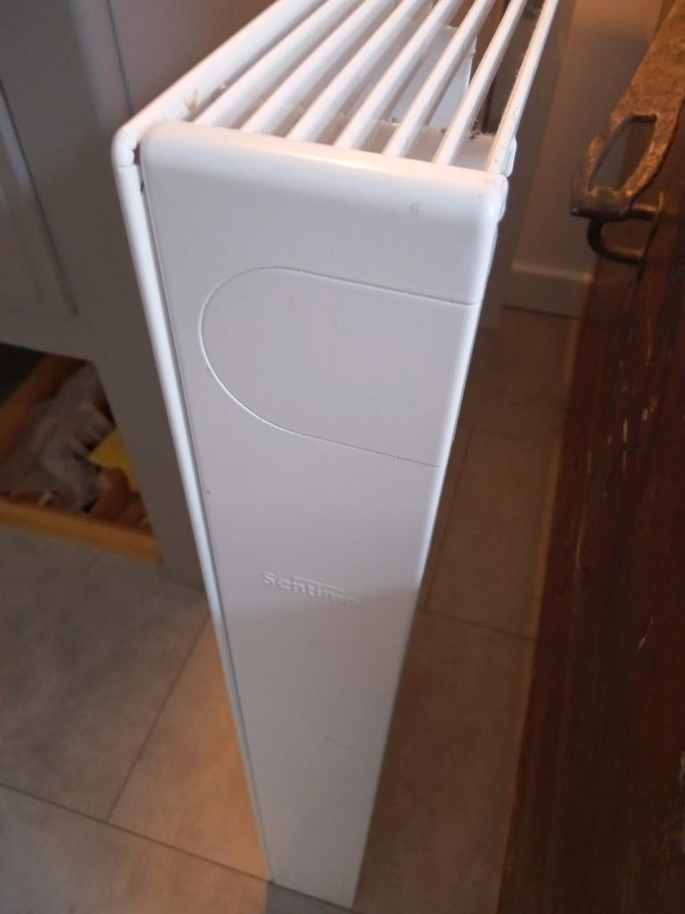 Sentimo Radiator Ombouw ! Wit kleur 9016, Doe-het-zelf en Verbouw, Verwarming en Radiatoren, Ophalen, 60 tot 150 cm, Radiator