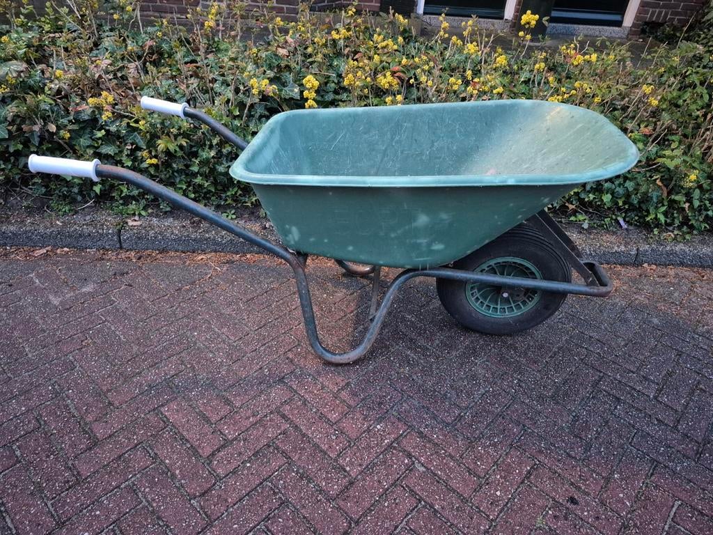 Mooie goede Fort kruiwagen met kunstof bak., Ophalen