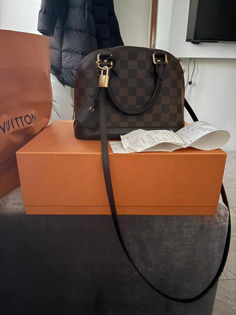 louis vuitton alma Bb, Ophalen of Verzenden, Zo goed als nieuw, Bruin, Handtas