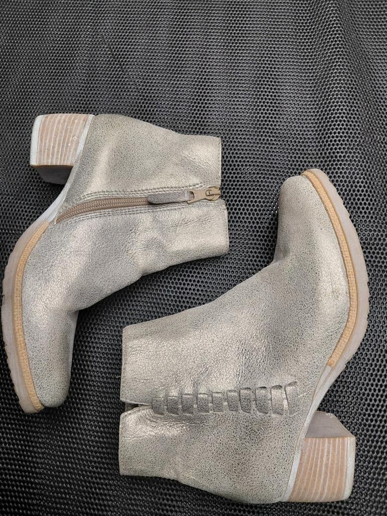 MJUS, laarsjes,wit-grijs , ZGAN, 36, Kleding | Dames, Schoenen, Wit, Lage of Enkellaarzen, Ophalen of Verzenden, Zo goed als nieuw