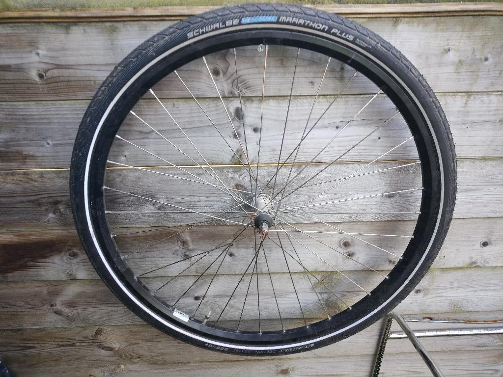 28 inch voorwiel met band  banden maat 28x1.50, 56 cm of meer, Ophalen, Gebruikt, Overige merken