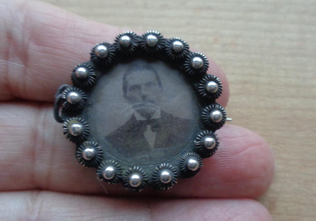antiek zilveren foto broche met Zeeuwse knopjes [885], Sieraden, Tassen en Uiterlijk, Antieke sieraden, Ophalen of Verzenden, Zilver