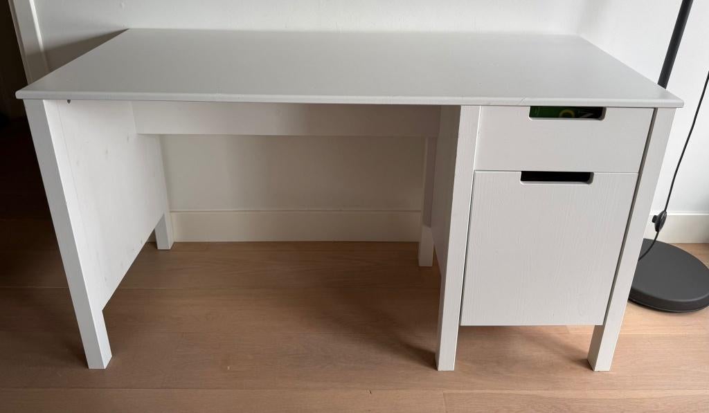 Kinder bureau van Woood type Jade, grenen, wit, 135x58x75, Huis en Inrichting, Bureaus, Ophalen, Gebruikt, Hout, Kinderbureau