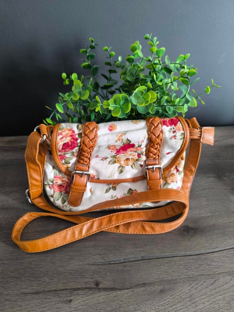 Te koop: tasje, Sieraden, Tassen en Uiterlijk, Tassen | Damestassen, Ophalen, Zo goed als nieuw, Zwart, Schoudertasje