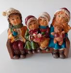 Lieve kerst kindjes op bank.. kerstbeeld, kerstdorp, Diversen, Kerst, Ophalen of Verzenden