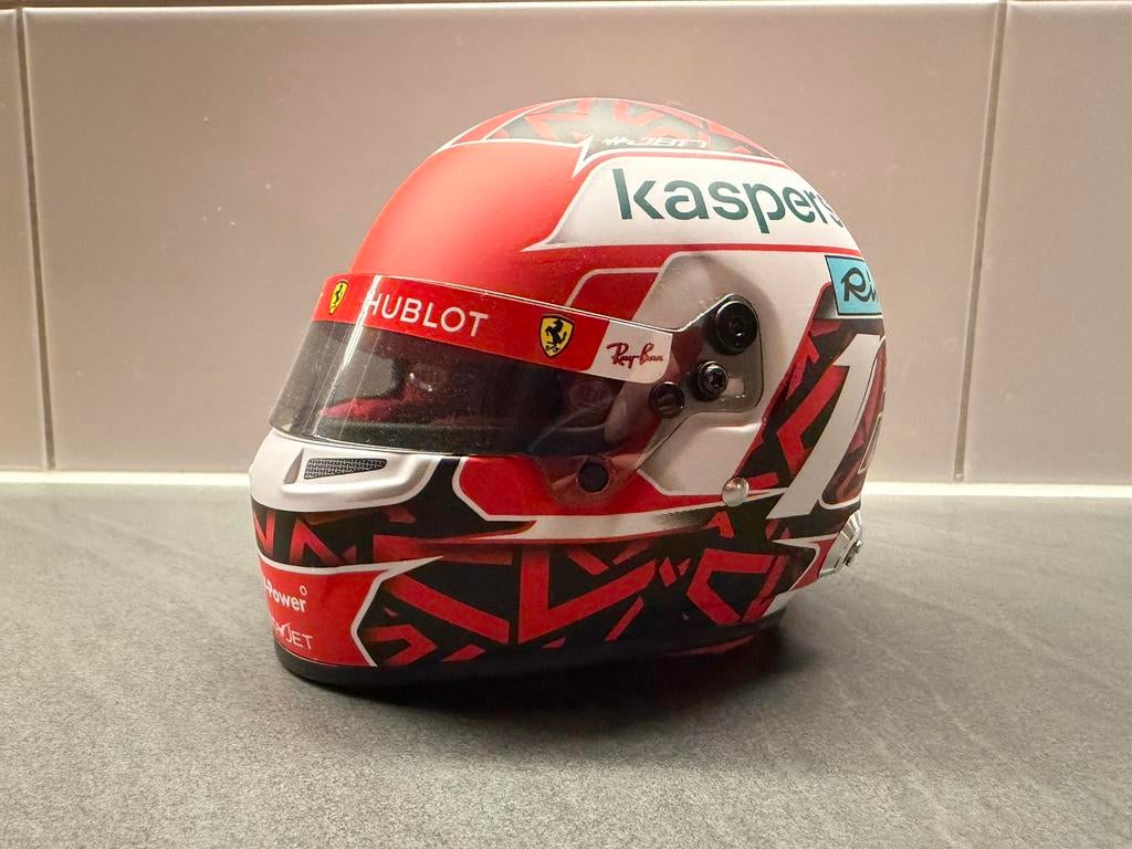 Charles Lelerc Helm Ferrari 2020 1:2, Ophalen of Verzenden, Zo goed als nieuw, Formule 1