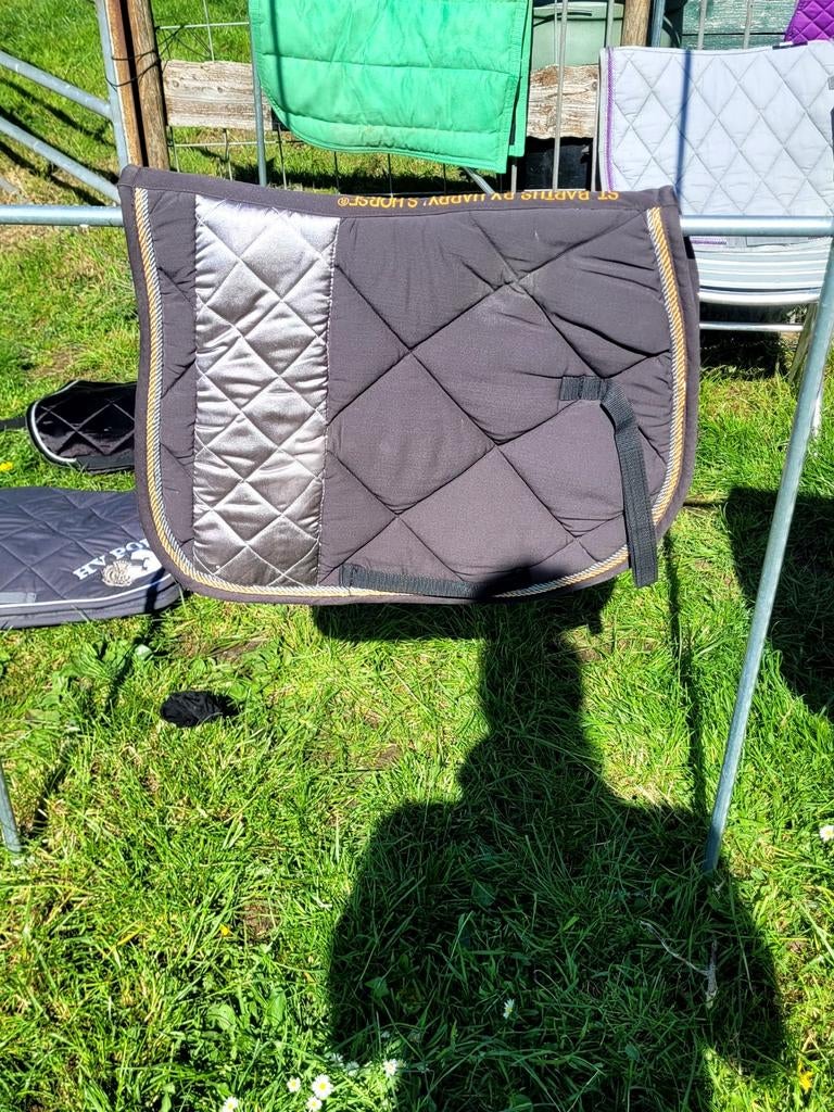 Te koop zadeldekjes, Ophalen