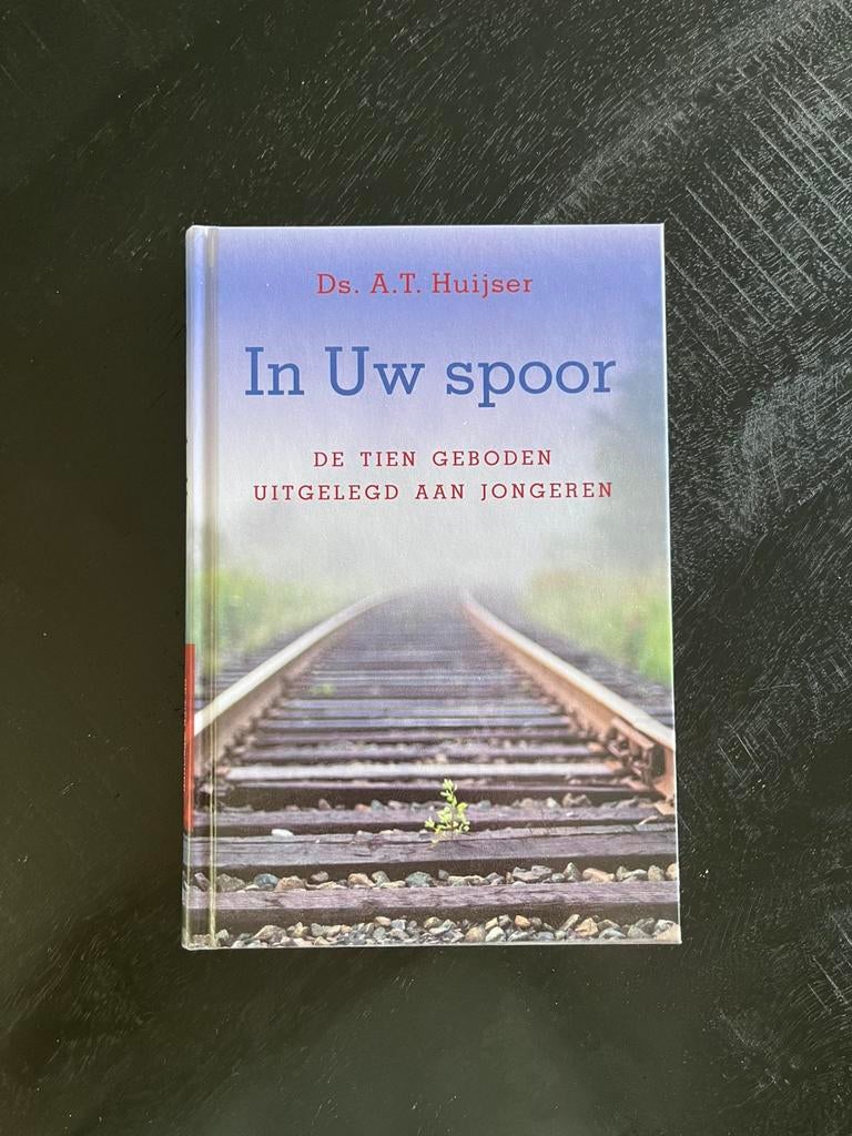 A.T. Huijser - In Uw spoor, Ophalen of Verzenden, Nieuw, A.T. Huijser