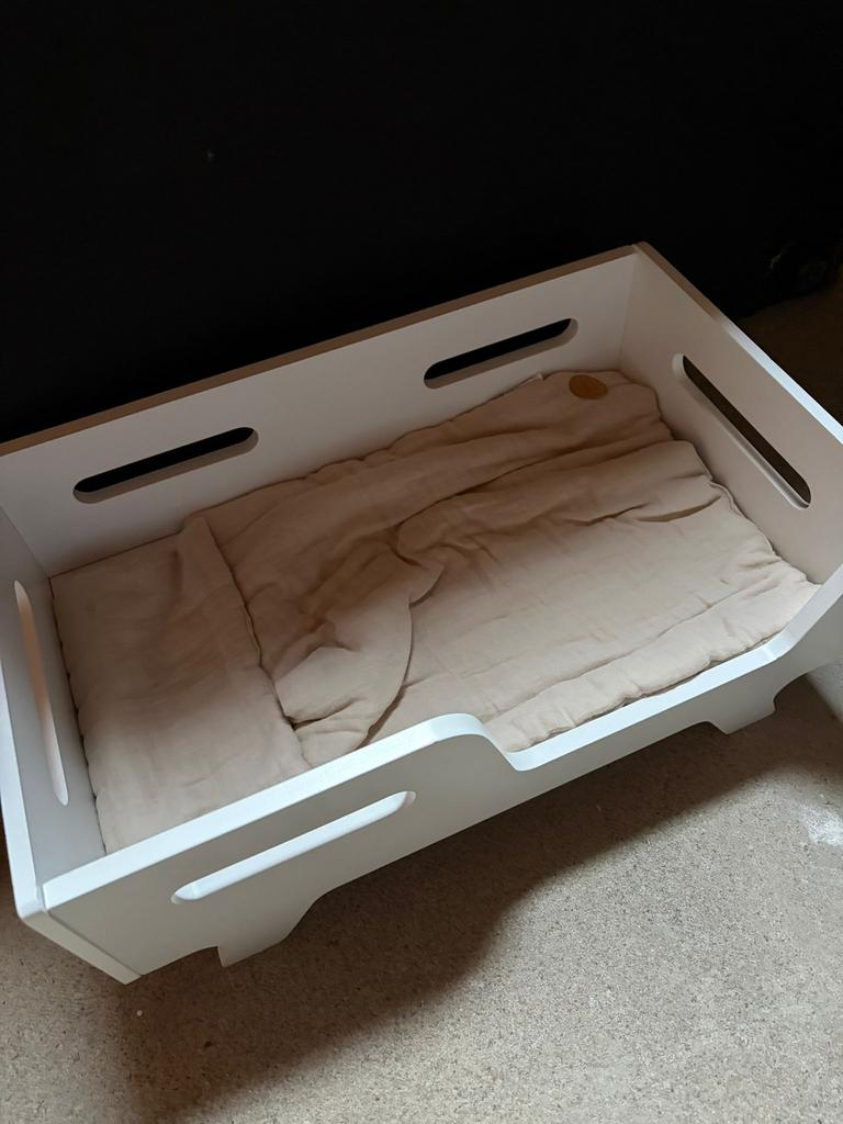 Houten poppenbed, Ophalen, Zo goed als nieuw