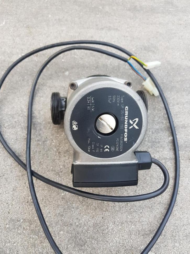 Cv ketel pomp grundfos, Doe-het-zelf en Verbouw, Verwarming en Radiatoren, Cv-ketel of Combi-ketel, Minder dan 30 cm, Minder dan 60 cm