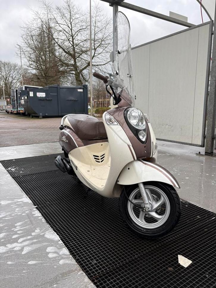 Sym Mio scooter 2012, Fietsen en Brommers, Scooters | SYM, Zo goed als nieuw, Mio, Maximaal 45 km/u, Benzine, Ophalen of Verzenden