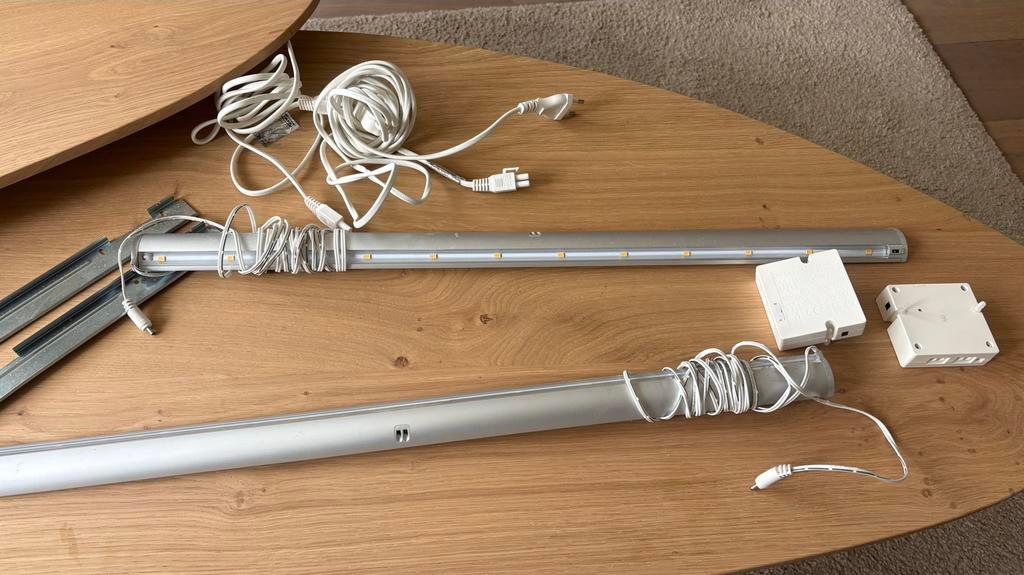 IKEA OVERSIDAN LED-strip kledingkast verlichting + adapter, Ophalen of Verzenden, Gebruikt