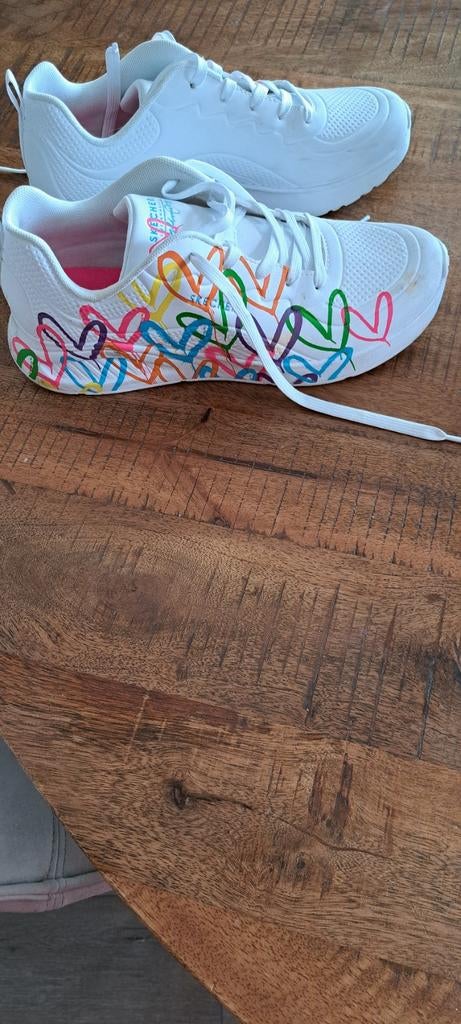 Witte Skechers sneakers met gekleurde hartjes, Kleding | Dames, Ophalen of Verzenden
