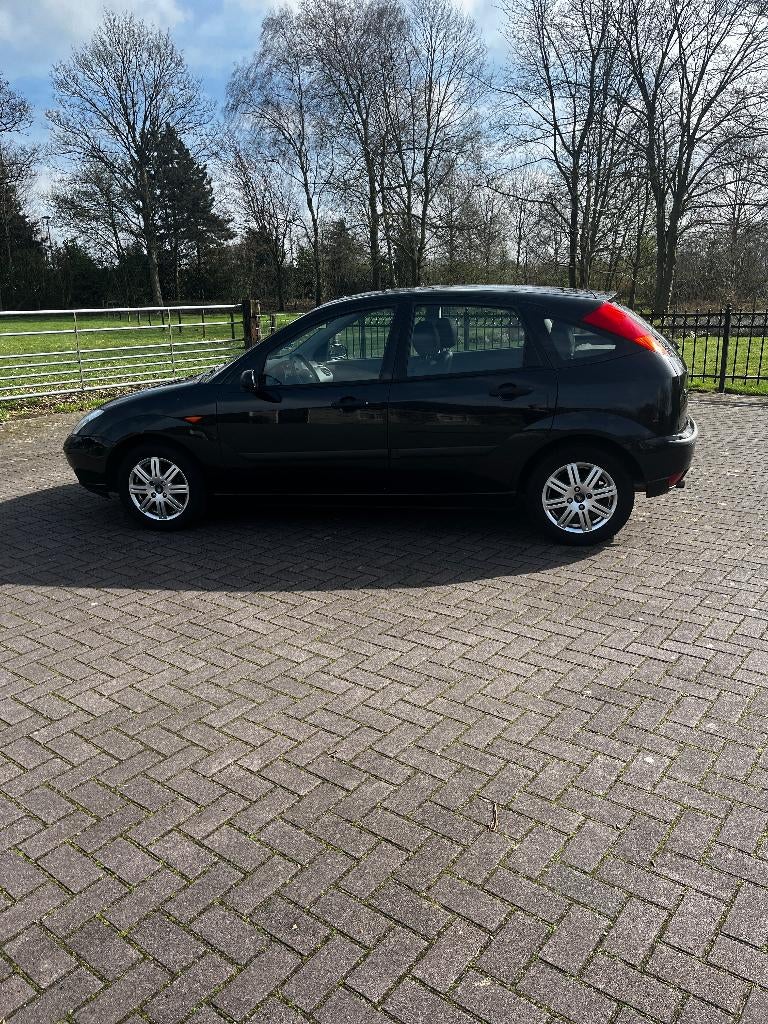 Ford Focus 1.6 I Ambiente AUT 2004 Zwart, 1596 cc, Zwart, 100 pk, Particulier
