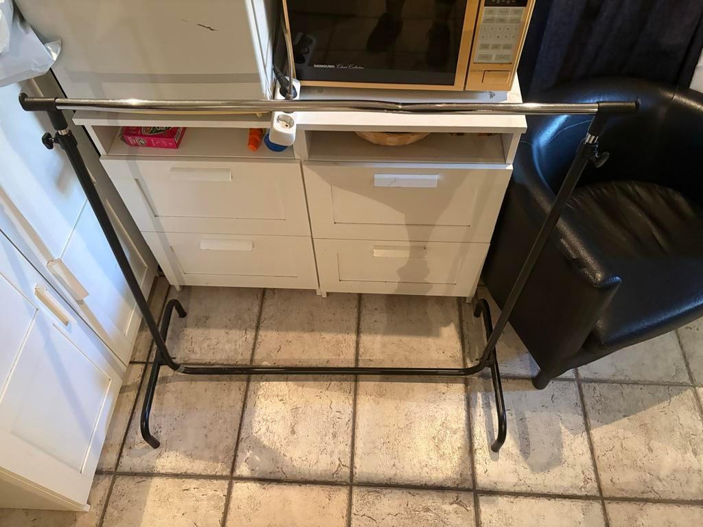 Kledingrek / Kledinghanger - Ideaal voor Koningsdag!, Ophalen, Gebruikt