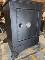 Antiek eind 19 eeuws kluisje, Huis en Inrichting, Brandblussers en Brandkasten, Ophalen of Verzenden