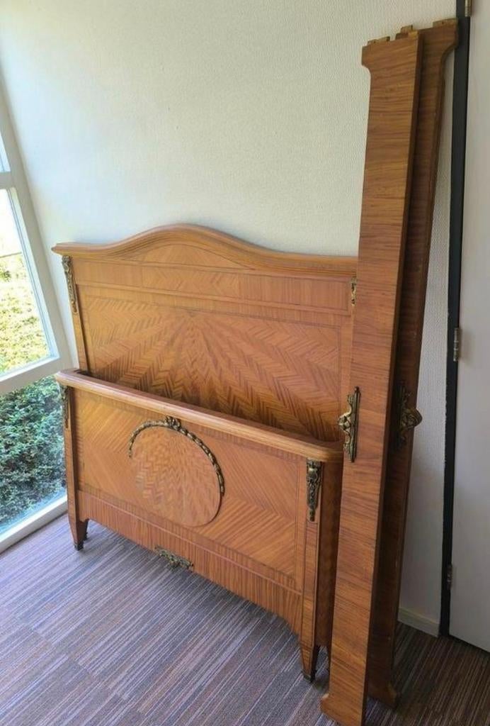 Antiek Frans Louis XVI twee persoonsbed 140X195, Ophalen