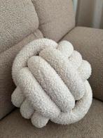 Decoratief teddy bouclé kussen Japandi Wabisabi H&M knot, Ophalen of Verzenden, Nieuw, Wit, Rond