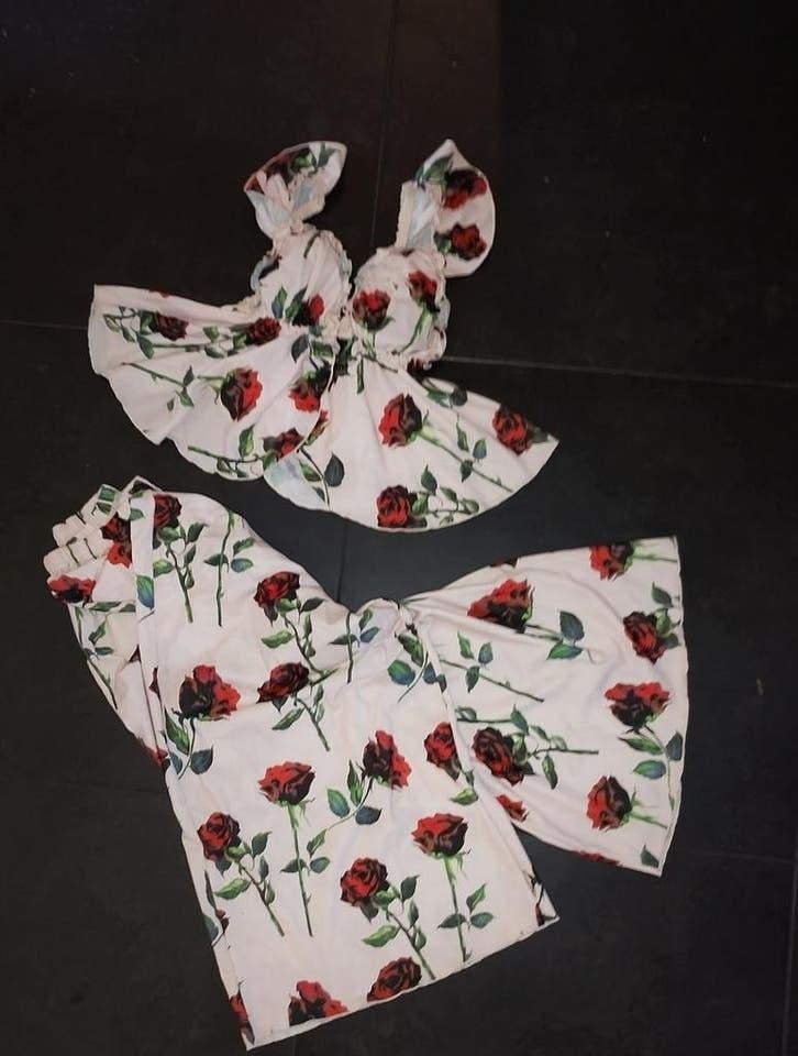 Zomerse tweedelige set met rozenprint, Ophalen of Verzenden, Zo goed als nieuw, Maat 38/40 (M), Overige kleuren