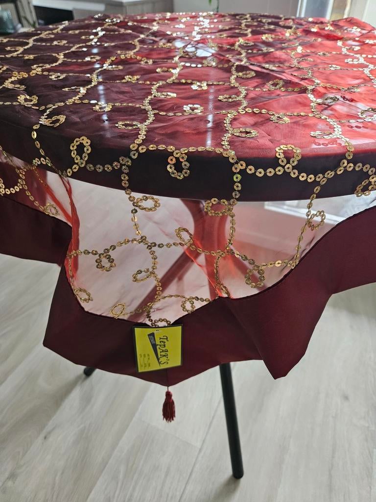 Rood tafelkleed met gouden pailletten, rond, Ophalen of Verzenden, Zo goed als nieuw, Rond, Binnen