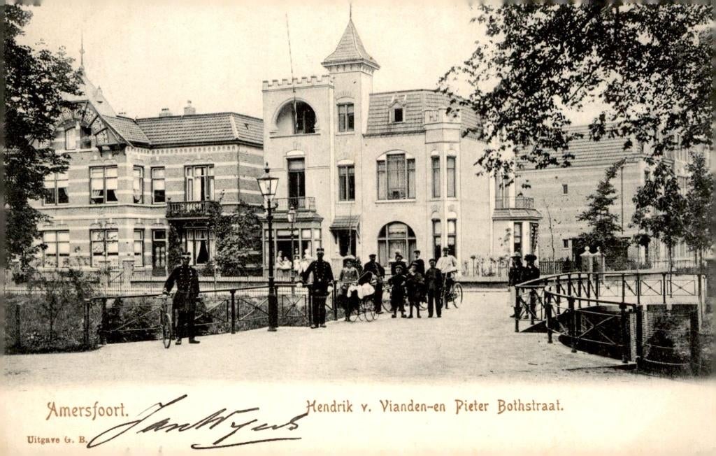 Amersfoort H. v. Vianden Pieter Bothstraat Veel volk # 828, Verzenden, Voor 1920, Gelopen, Utrecht