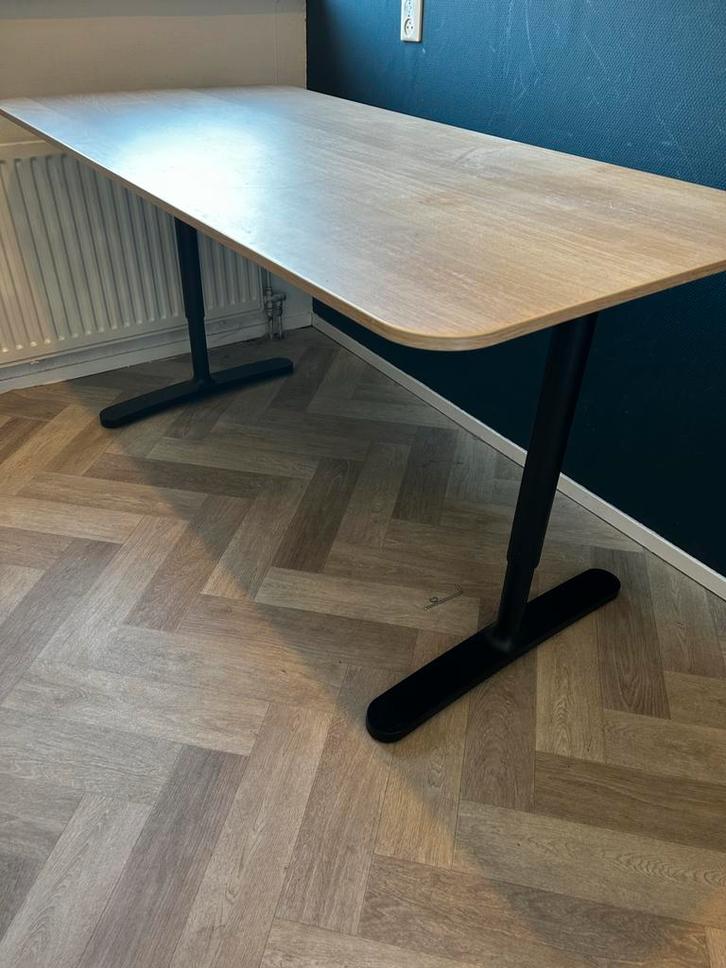 Bureau met licht houten blad | bekant ikea, Huis en Inrichting, Bureaus, Gebruikt, Bureau, In hoogte verstelbaar, Ophalen