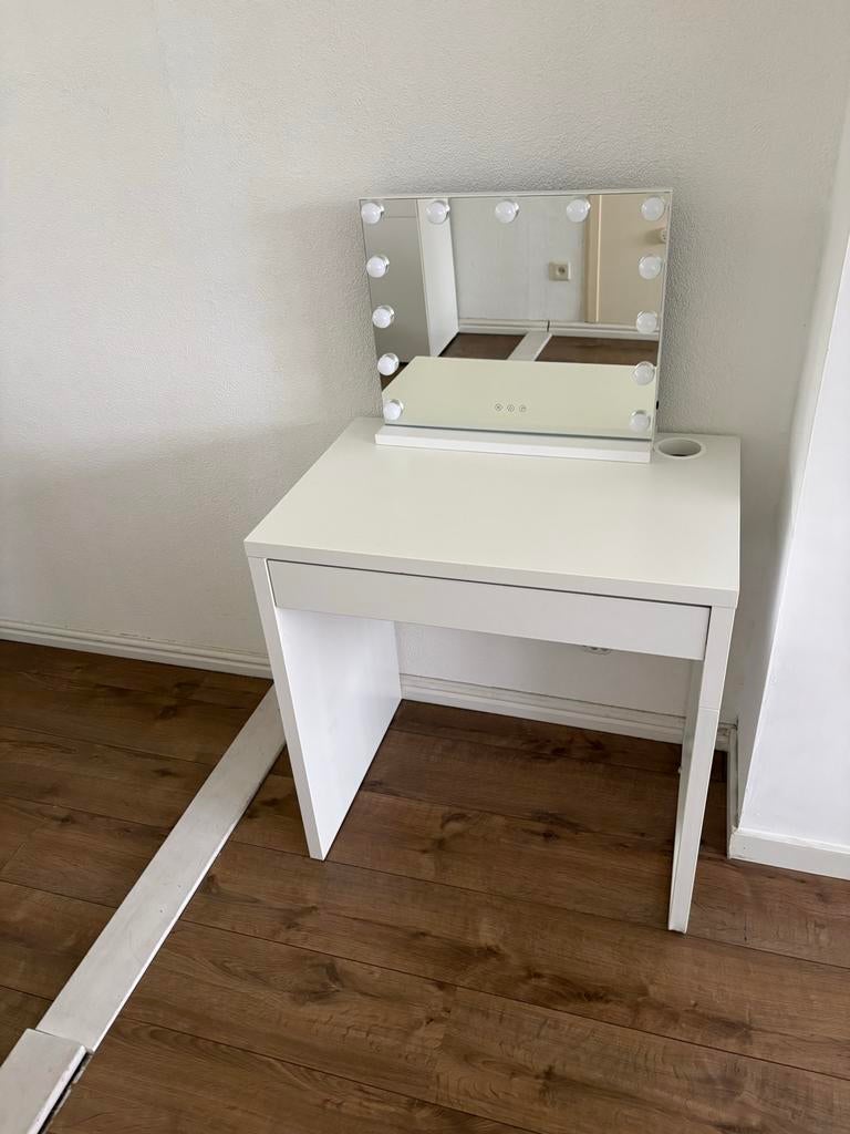 Kaptafel/make-up tafel met Hollywood spiegel en IKEA bureau, Huis en Inrichting, Tafels | Kaptafels, Ophalen, Gebruikt, 50 tot 100 cm