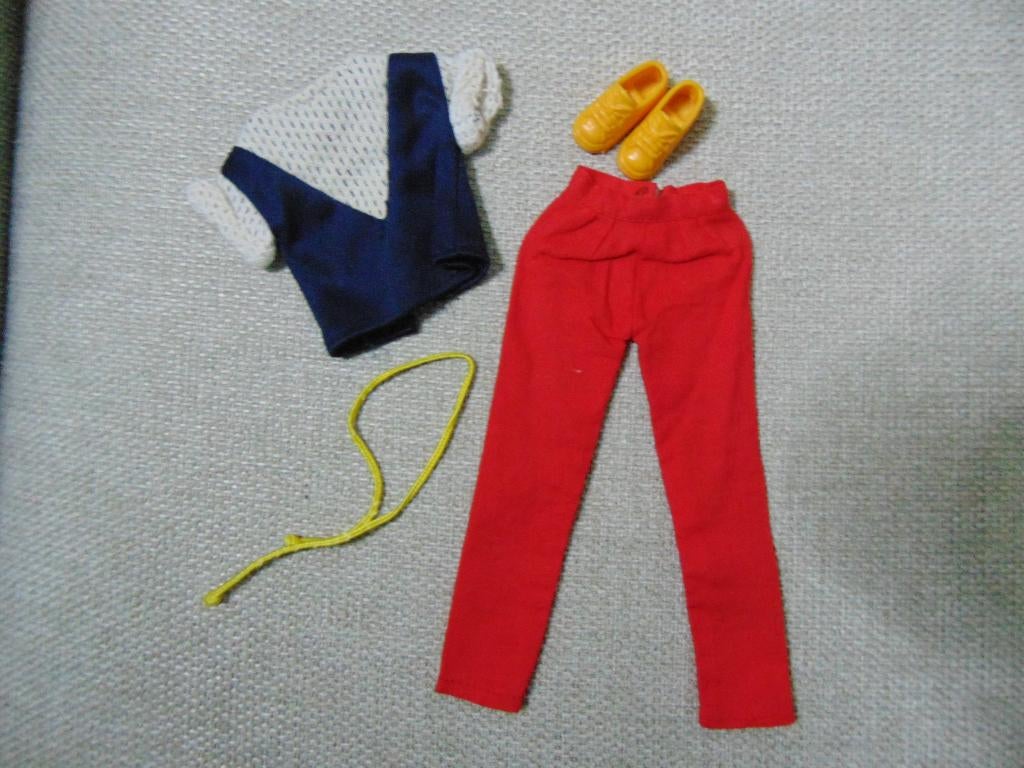 Sindy outfit 1984 Casuals  Barbie Sindy, Verzamelen, Poppen, Ophalen of Verzenden, Gebruikt, Kleertjes