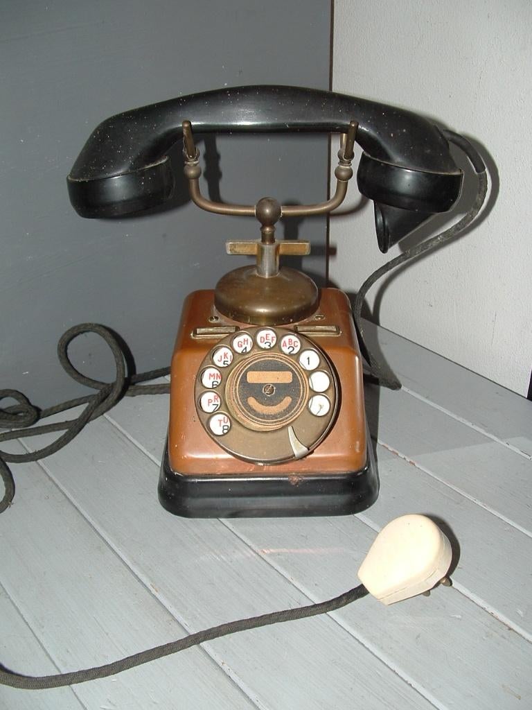Antieke telefoon met draaischijf, leuk als decoratie, Ophalen of Verzenden