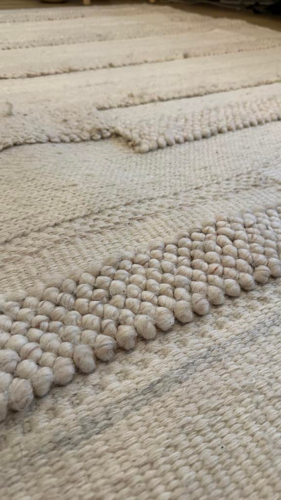 Creme kleur vloerkleed 133x195cm - Modern & Comfortabel, Huis en Inrichting, Stoffering | Tapijten en Kleden, Ophalen, 100 tot 150 cm