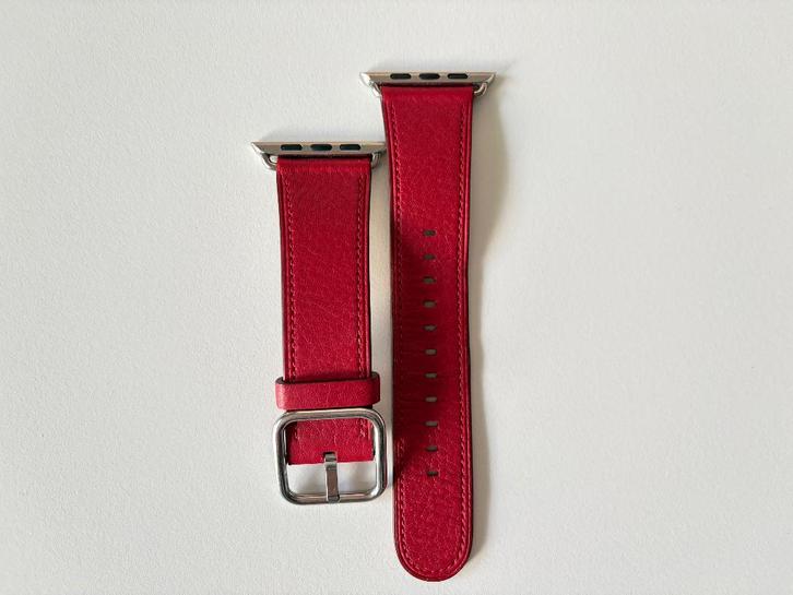 Apple Watch Classic Buckle Ruby Leer 42/44/45/46/49 mm, Telecommunicatie, Wearable-accessoires, Zo goed als nieuw, Bandje, Ophalen of Verzenden