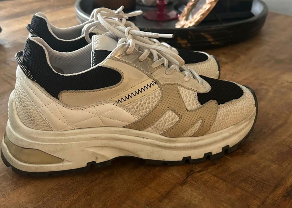 Via Vai sneakers maat 38, Kleding | Dames, Schoenen, Ophalen, Gedragen, Wit, Sneakers of Gympen