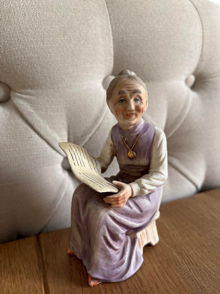 Hummeltje lezende vrouw, Ophalen of Verzenden, Gebruikt, Hummel