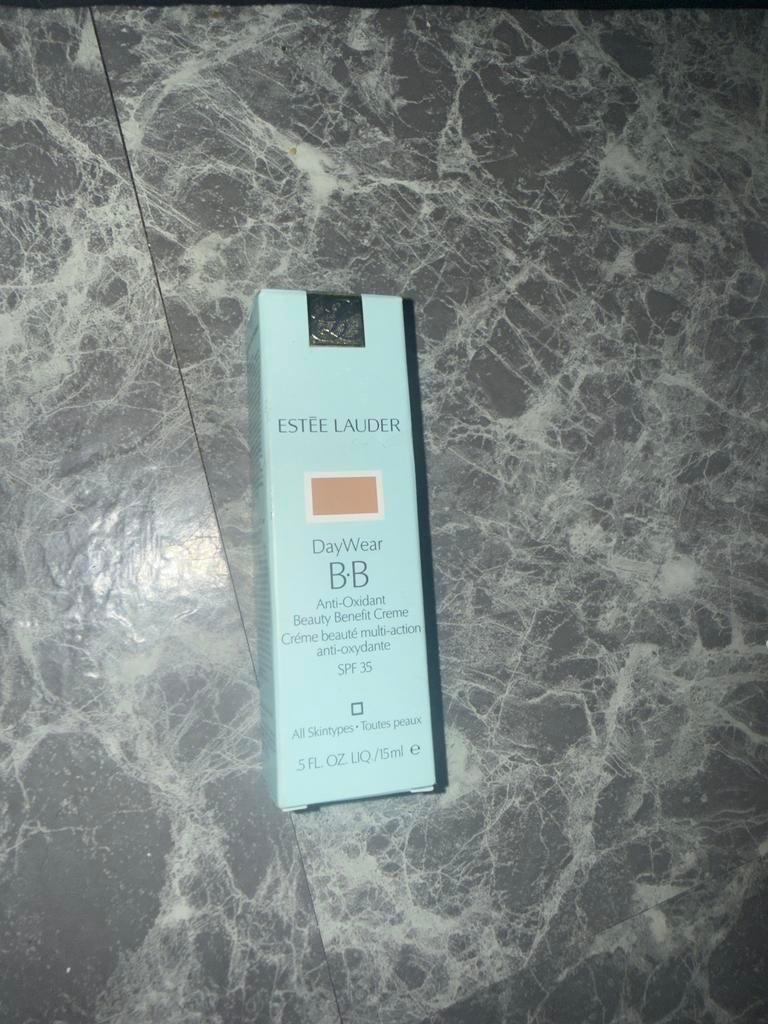 Nieuwe Estée Lauder DayWear BB Crème SPF 35, Gehele gezicht, Beige, Nieuw, Ophalen of Verzenden