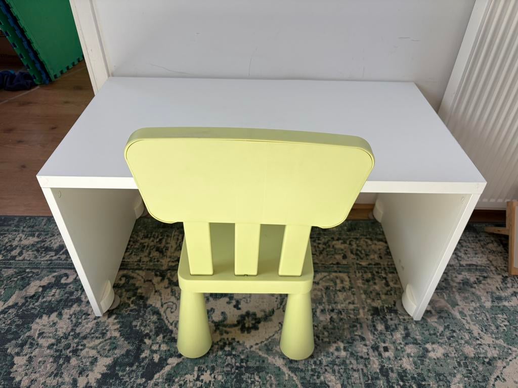 Kinder bureau met stoel (en kleedje), Ophalen, Zo goed als nieuw, Tafel(s) en Stoel(en)