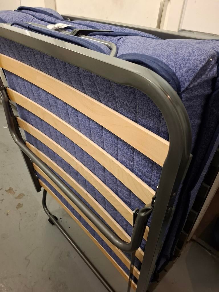 Camping bed, Ophalen, Zo goed als nieuw, Eenpersoons, 90 cm