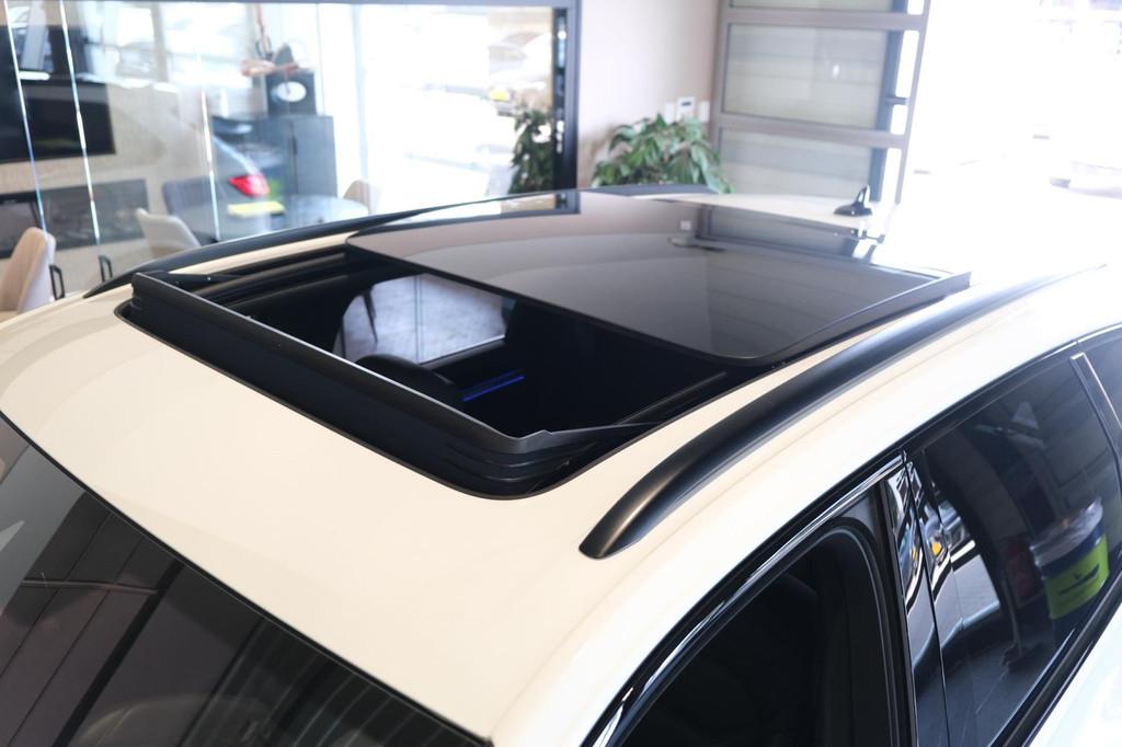 Volkswagen Touareg 3.0 TSi eHybrid R 4MOTION 462PK Pano Luch, Auto's, Volkswagen, Automaat, Gebruikt, Zwart, 2995 cc