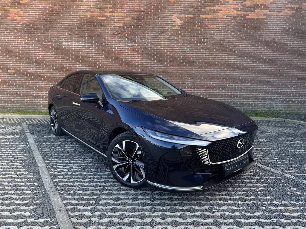 Mazda 6e Takumi Plus 68.8 kWh | TAN NAPPA LEDER/SUEDE | 360, Achterwielaandrijving, 1928 kg, Blauw, 6e