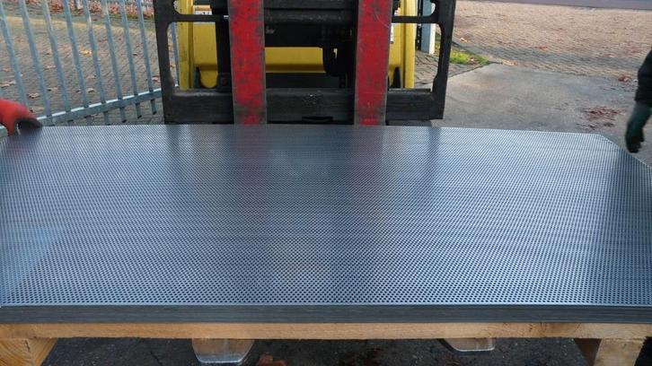 Geperforeerde staalplaat 2000 x 1000 x 3 mm prijs per kg, Doe-het-zelf en Verbouw, Metalen, Nieuw, IJzer, Ophalen