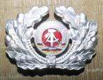 metalen Pet- / mutsembleem DDR (Oost-Duitsland) (O), Verzamelen, Ophalen of Verzenden, Landmacht, Duitsland, Embleem of Badge