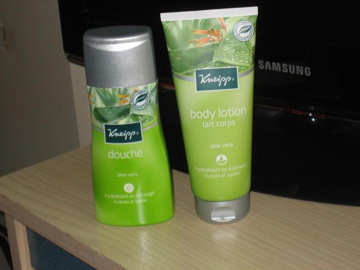 NIEUW  Kneipp set douche en body lotion Aloë Vera, Sieraden, Tassen en Uiterlijk, Uiterlijk | Lichaamsverzorging, Nieuw, Overige typen