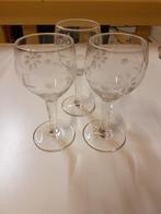 Gegraveerde portglazen 3 stuks 12,7 x 5,2, Antiek en Kunst, Antiek | Glas en Kristal, Ophalen of Verzenden